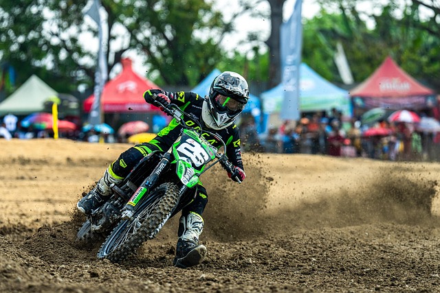 Motocrossowa Odyseja: Od garażowej majsterki do zawodów – historia jednego silnika